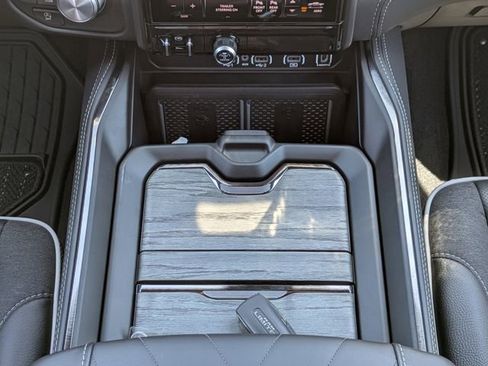 New 2025 RAM 1500 Limited AWD/4WD image 16