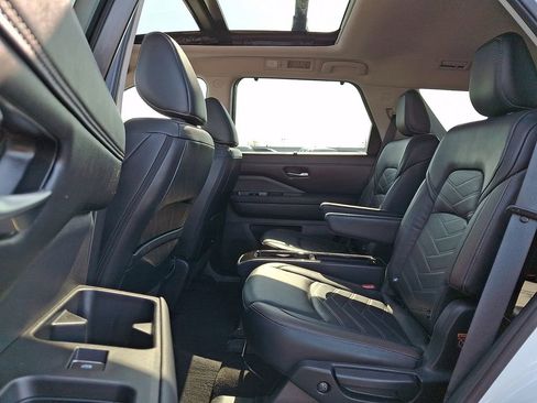 Certified 2023 Nissan Pathfinder Platinum AWD/4WD image 11