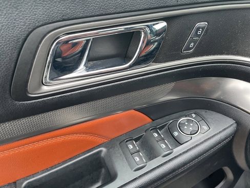 Used 2019 Ford Explorer XLT w/ Equipment Group 202A image 12