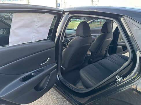 Used 2021 Hyundai Elantra SEL FWD image 12