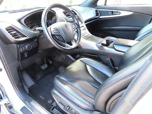 Used 2017 Lincoln MKX Premiere FWD image 10