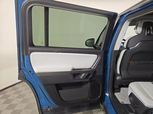 Used 2023 Rivian R1S Adventure AWD/4WD image 17