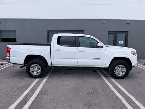 Used 2016 Toyota Tacoma SR5 RWD image 11
