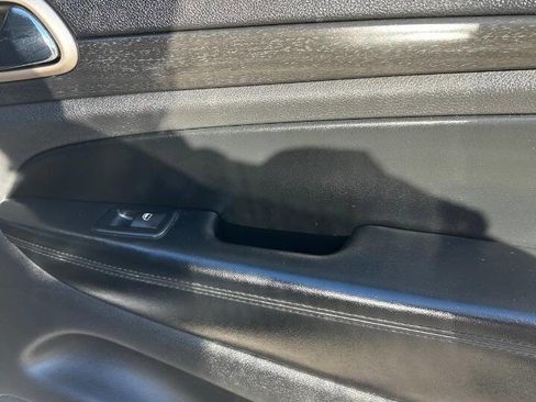 Used 2017 Jeep Grand Cherokee Laredo w/ Quick Order Package 2BE image 17