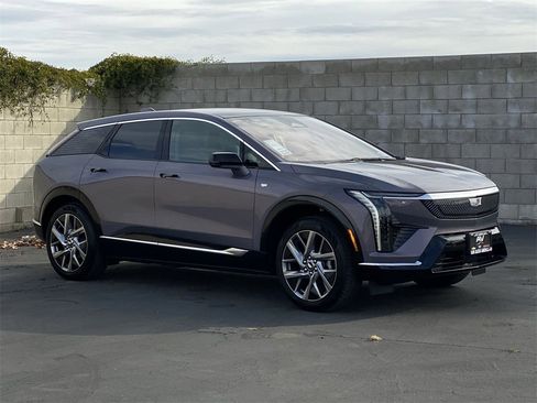 New 2026 Cadillac Optiq Luxury 1 image 11