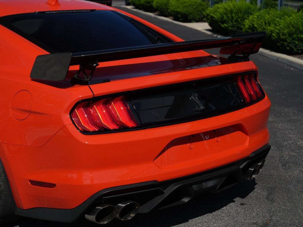 Used 2022 Ford Mustang Shelby GT500 w/ Carbon Fiber Track Pack RWD image 16