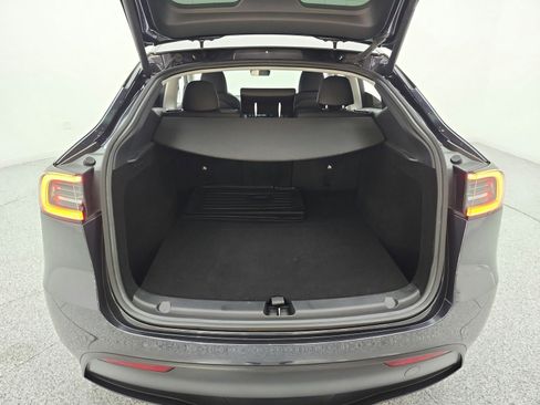Used 2024 Tesla Model Y Long Range AWD/4WD image 18