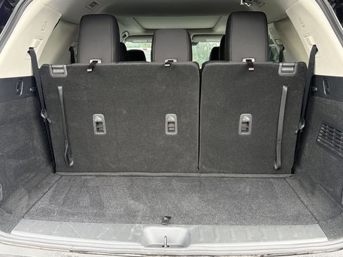 Certified 2025 Nissan Pathfinder SV w/ SV Premium Package FWD image 28
