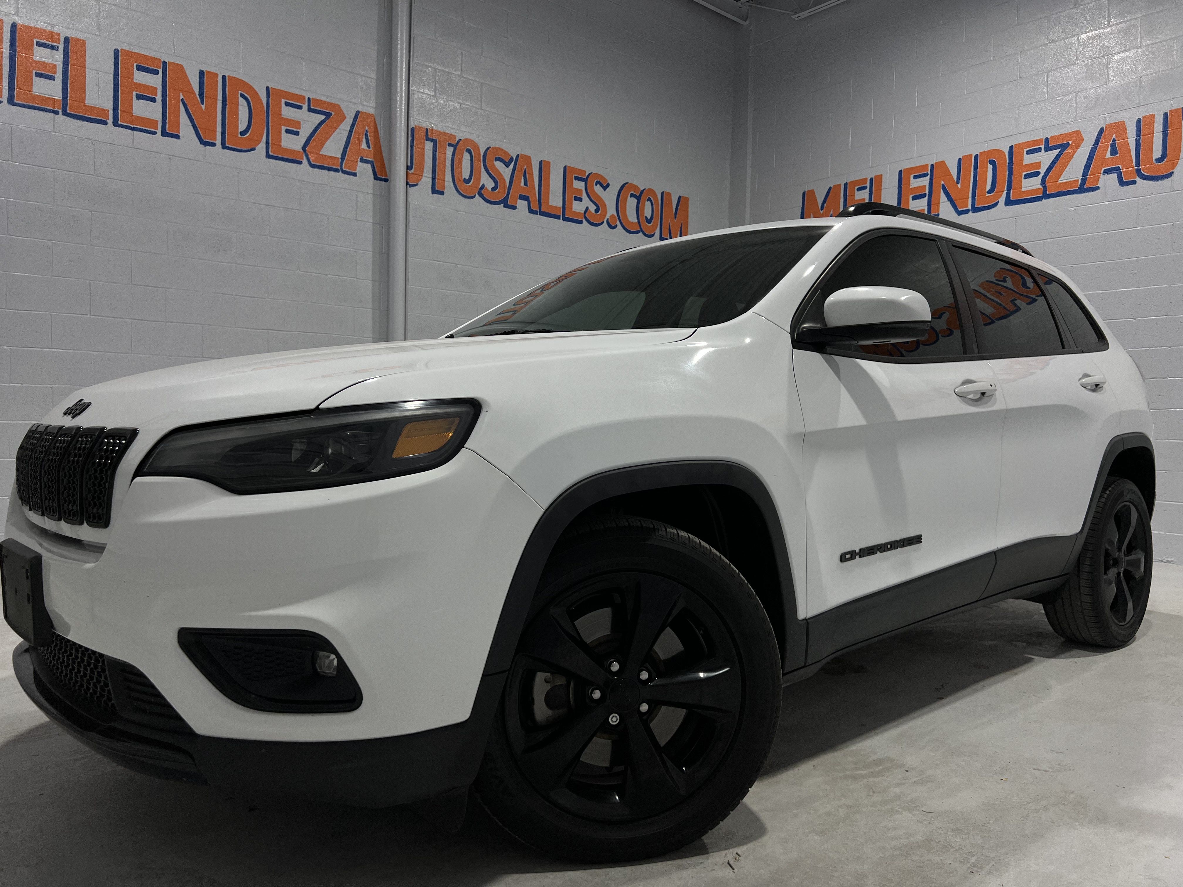Used 2019 Jeep Cherokee Latitude Plus FWD image 1