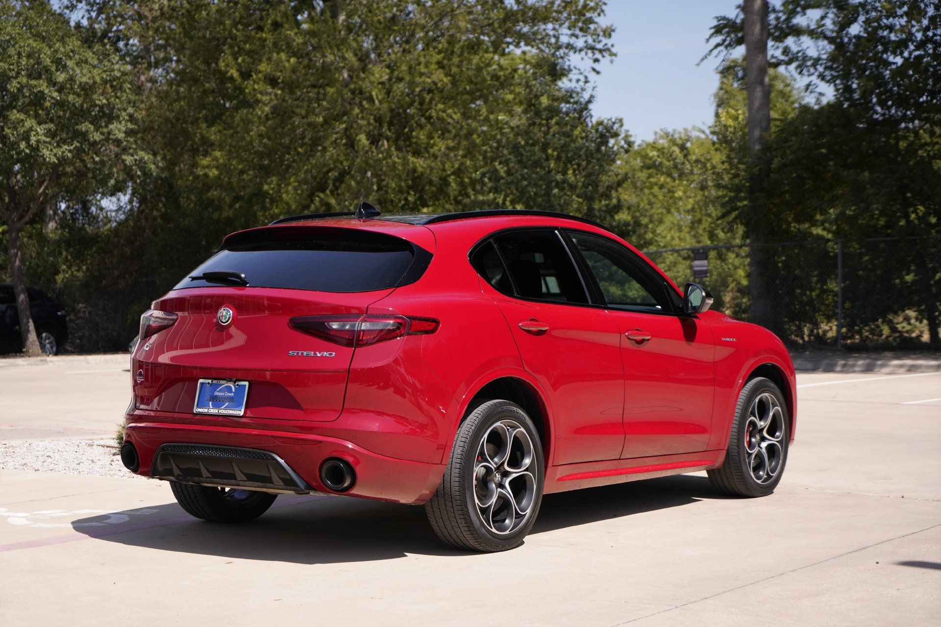Used 2023 Alfa Romeo Stelvio Veloce AWD/4WD image 5