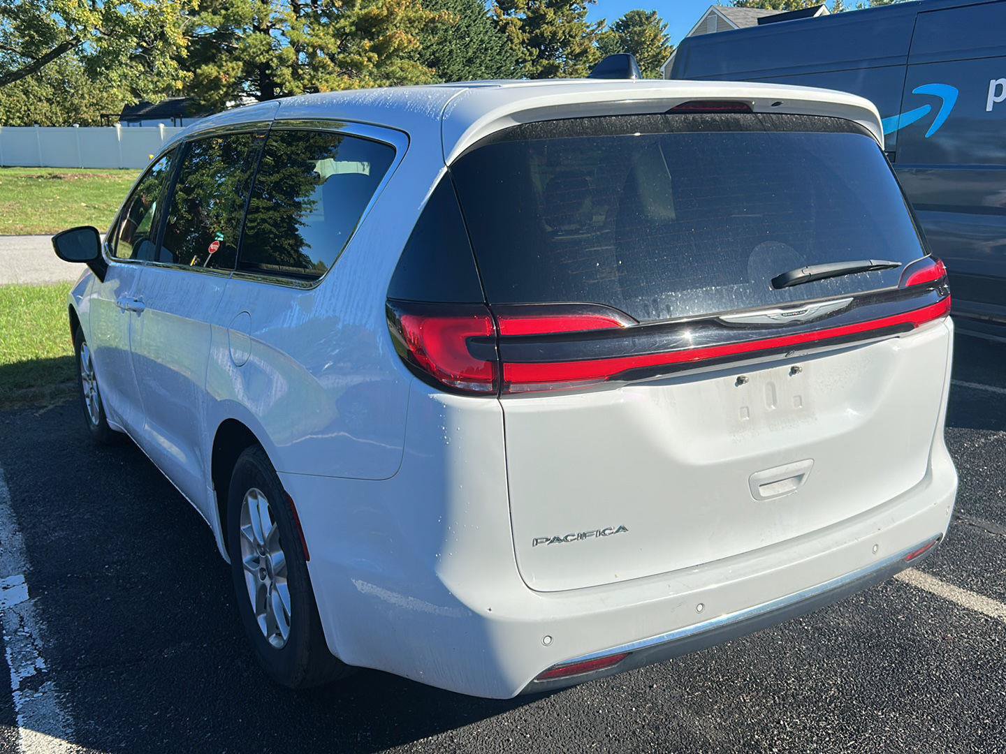 Used 2024 Chrysler Pacifica Touring-L FWD image 4