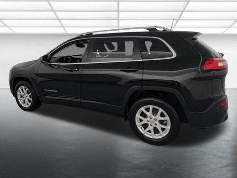 Used 2017 Jeep Cherokee Latitude w/ Comfort & Sound Group AWD/4WD image 6