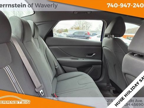 Used 2024 Hyundai Elantra SEL image 25