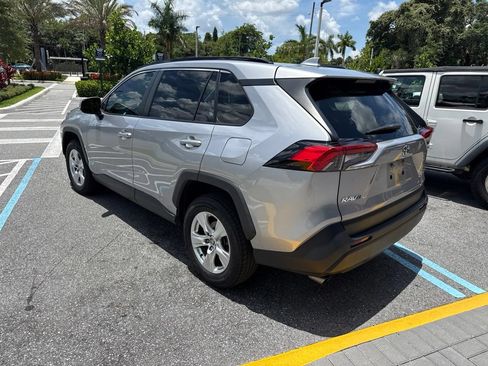 Used 2021 Toyota RAV4 XLE FWD image 10