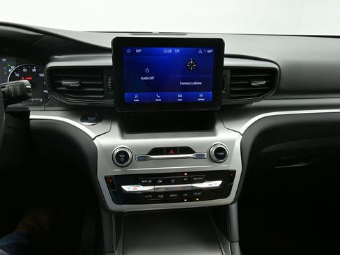 Certified 2022 Ford Explorer XLT w/ Class IV Trailer Tow Package image 16