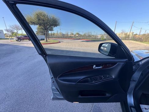 Used 2017 INFINITI QX50 2WD w/ Premium Plus Package image 23