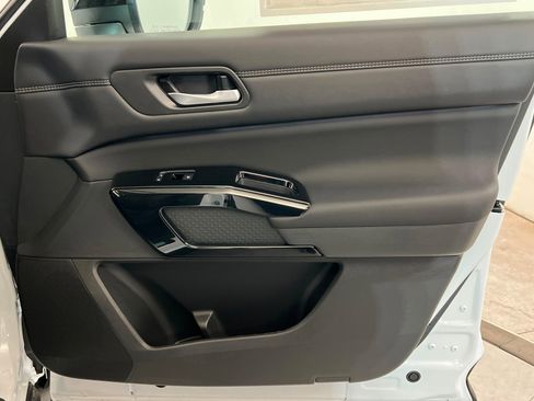 New 2026 Nissan Pathfinder Platinum image 24