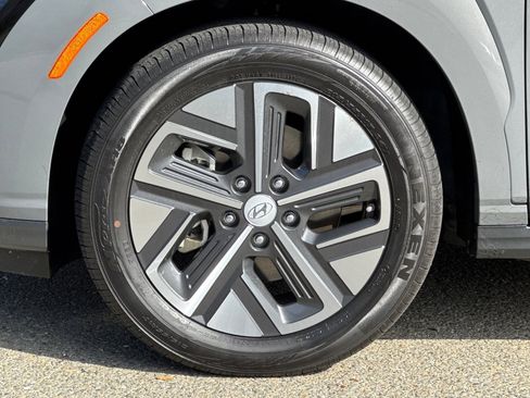 Used 2023 Hyundai Kona SE w/ Cargo Package image 32