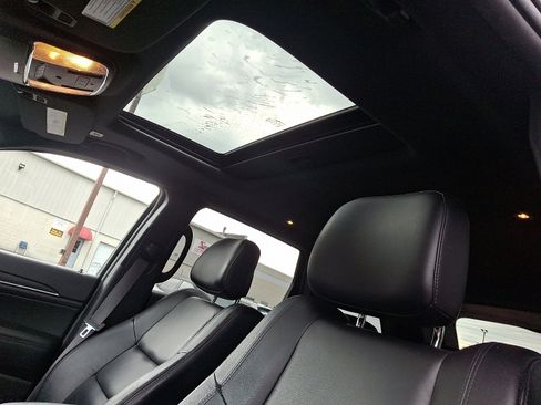 Used 2022 Jeep Grand Cherokee Limited image 16