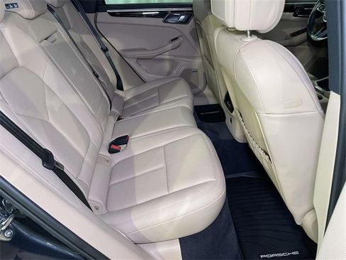 Used 2025 Porsche Macan image 22