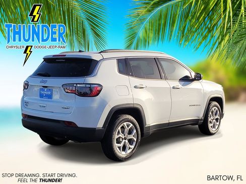 Certified 2025 Jeep Compass Latitude AWD/4WD image 4