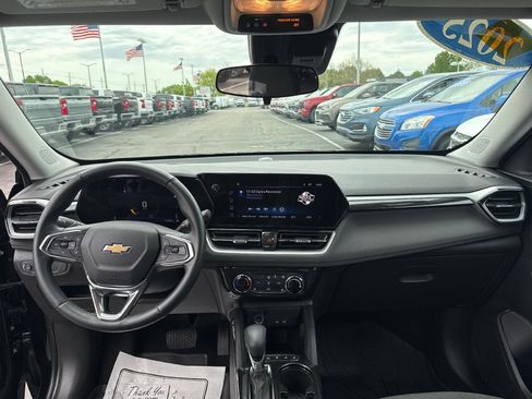 Used 2025 Chevrolet TrailBlazer LT w/ LT Cold Weather Package FWD image 13