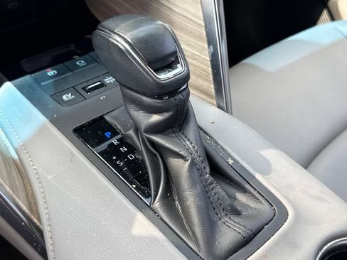 Used 2024 Toyota Venza XLE AWD/4WD image 28