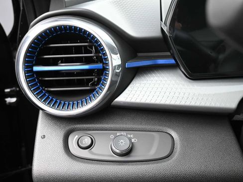 New 2026 Chevrolet Trax LT image 9