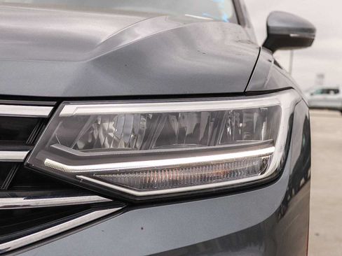 Used 2022 Volkswagen Tiguan SE FWD image 7