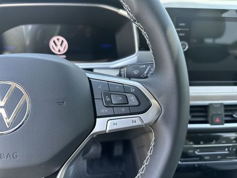 New 2026 Volkswagen Taos SE image 18