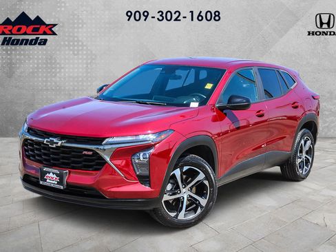 Used 2024 Chevrolet Trax RS w/ Driver Confidence Package FWD image 1