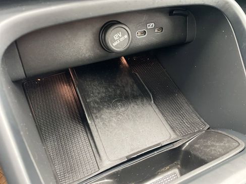 Certified 2024 Volvo XC40 B5 Core image 31