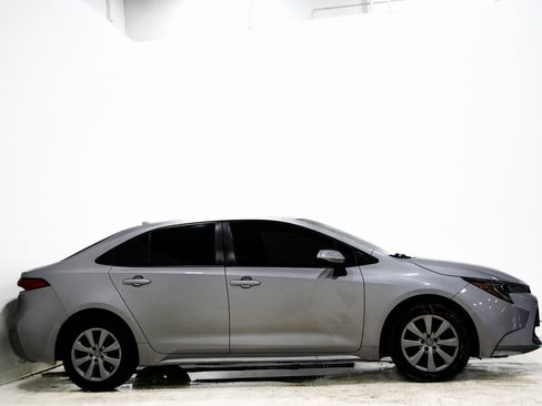 Used 2021 Toyota Corolla LE image 4