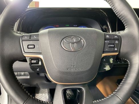 Used 2025 Toyota Crown Signia Limited w/ Advanced Technology Package image 13