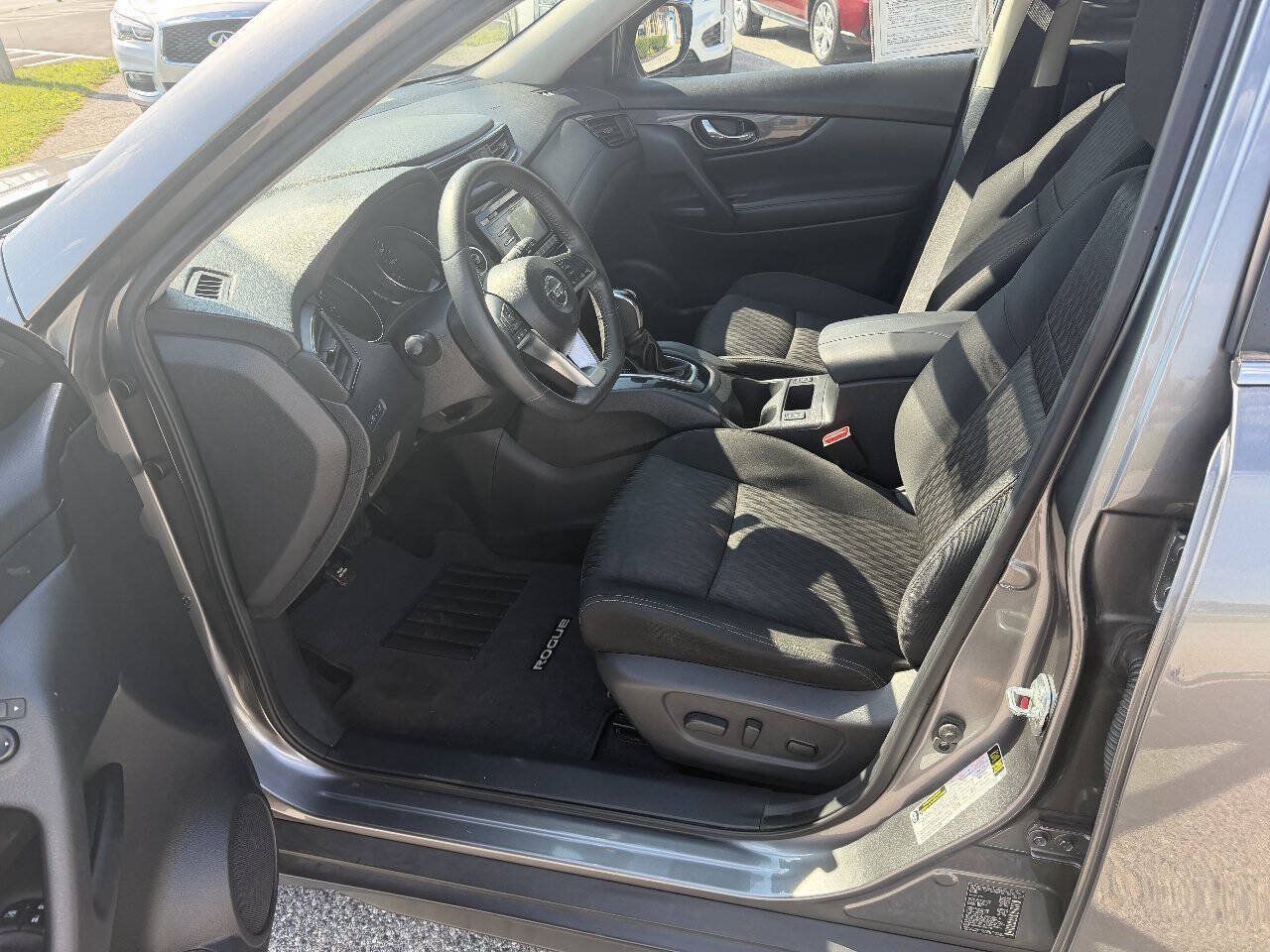 Used 2017 Nissan Rogue SV AWD/4WD image 8