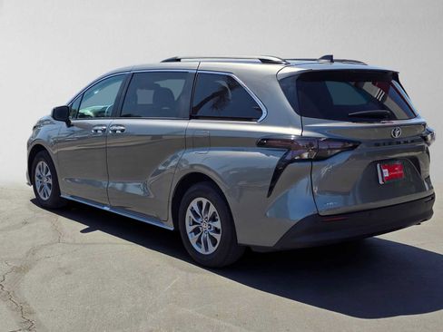 Certified 2026 Toyota Sienna XLE FWD image 5
