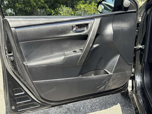 Used 2018 Toyota Corolla SE FWD image 21