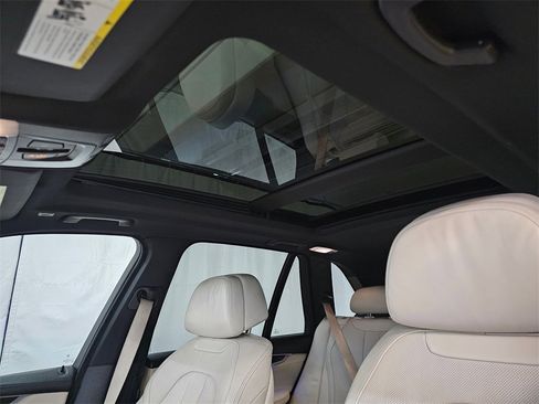 Used 2017 BMW X5 xDrive40e image 23