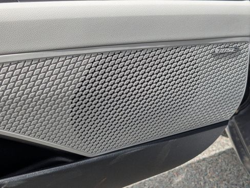 New 2025 Hyundai Elantra Limited image 17