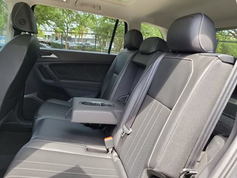 Used 2022 Volkswagen Tiguan SE w/ Panoramic Sunroof Package FWD image 12