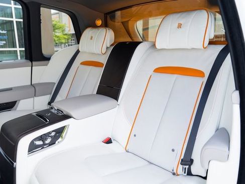 Used 2023 Rolls-Royce Cullinan w/ Cullinan Package image 29