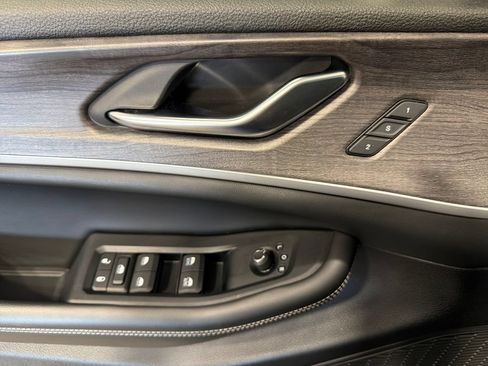 Used 2023 Jeep Grand Cherokee Limited AWD/4WD image 16