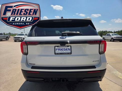 Used 2025 Ford Explorer ST-Line w/ Premium Package AWD/4WD image 4