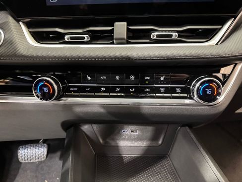 New 2026 Chevrolet Equinox LT w/ Convenience Package II AWD/4WD image 13