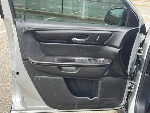 Used 2017 Chevrolet Traverse LT image 22