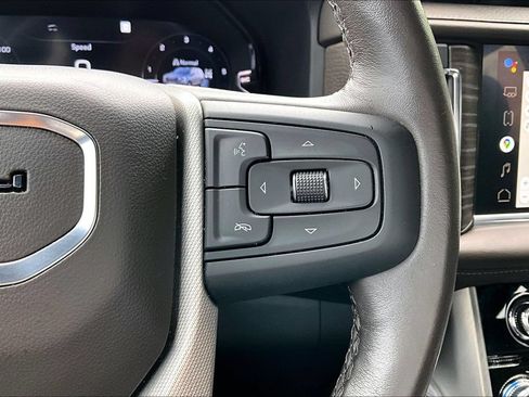 Used 2022 GMC Yukon Denali w/ Denali Premium Package AWD/4WD image 12