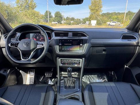 Used 2022 Volkswagen Tiguan SE R-Line image 23
