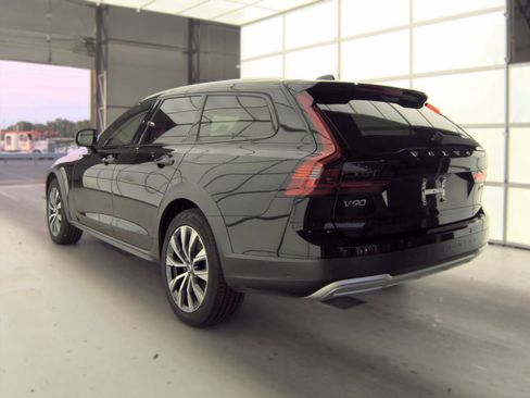 Used 2025 Volvo V90 B6 Cross Country Plus AWD/4WD image 5