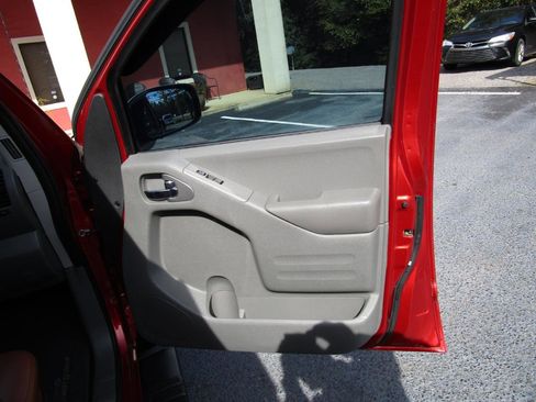 Used 2018 Nissan Frontier SV image 28