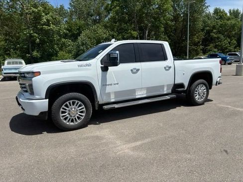 Used 2022 Chevrolet Silverado 3500 High Country w/ Technology Package AWD/4WD image 2